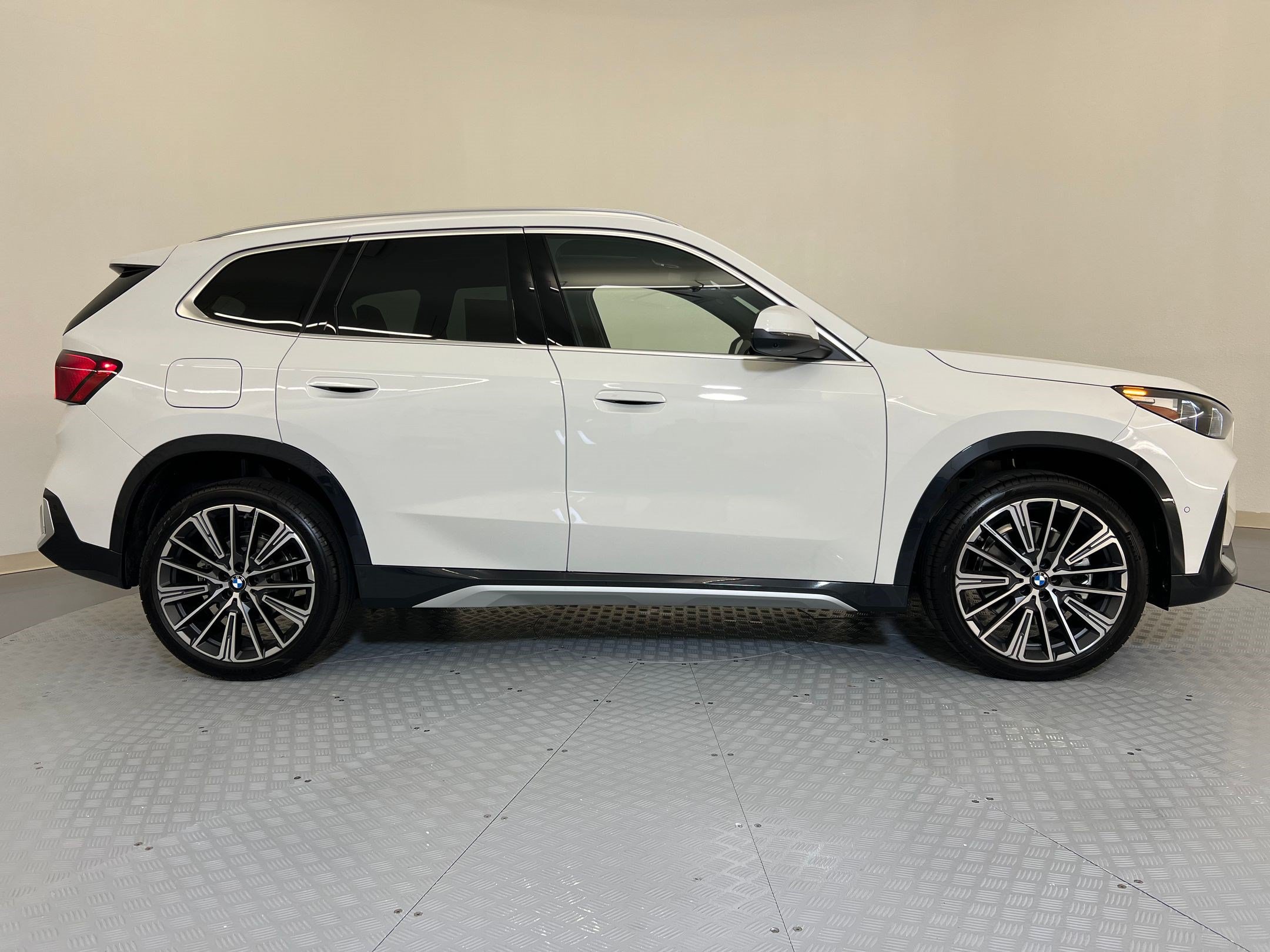 Used 2026 BMW X1 xDrive28i w/ Technology Package AWD/4WD image 7
