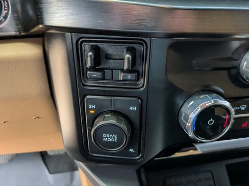 Used 2024 Ford F350 Lariat w/ Lariat Ultimate Package AWD/4WD image 32