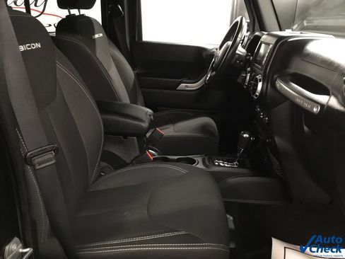 Used 2015 Jeep Wrangler Unlimited Rubicon w/ Connectivity Group image 19