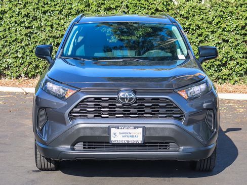 Used 2021 Toyota RAV4 LE AWD/4WD image 2