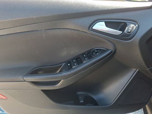 Used 2016 Ford Focus SE FWD image 12