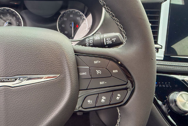 New 2026 Chrysler Pacifica Select FWD image 17