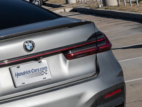 Used 2020 BMW 750i xDrive w/ Executive Package image 7