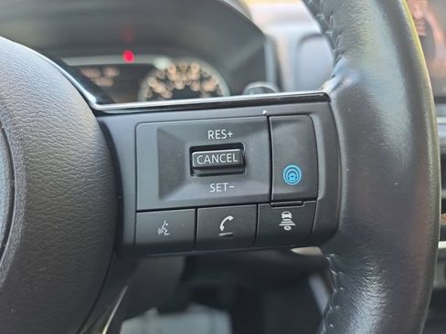 Used 2023 Nissan Rogue SV w/ SV Premium B Package FWD image 36