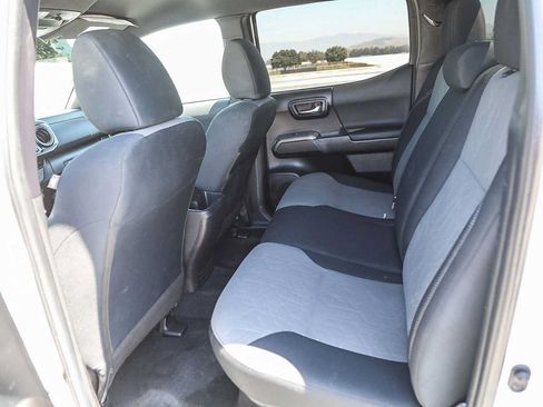 Used 2022 Toyota Tacoma TRD Sport w/ Technology Package RWD image 18