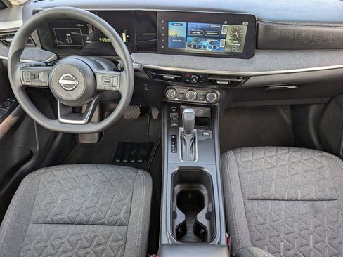 Certified 2025 Nissan Kicks SV image 9