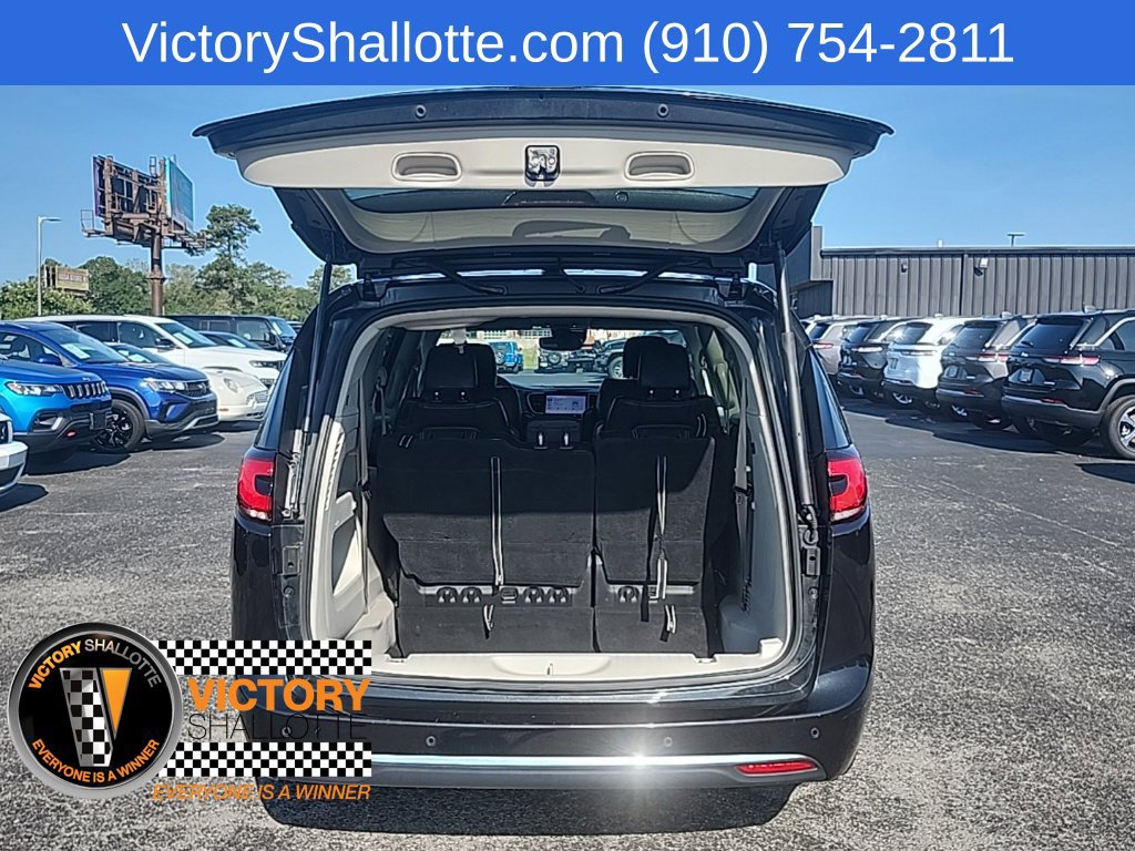 Certified 2022 Chrysler Pacifica Touring-L FWD image 30