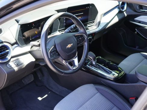 Used 2025 Chevrolet Trax LT w/ LT Convenience Package FWD image 12