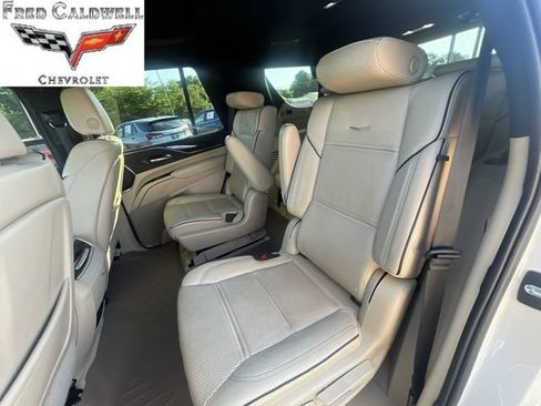 Used 2022 Cadillac Escalade Premium Luxury AWD/4WD image 31