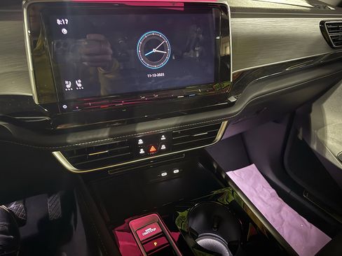 Used 2025 Volkswagen Atlas Cross Sport SE image 18