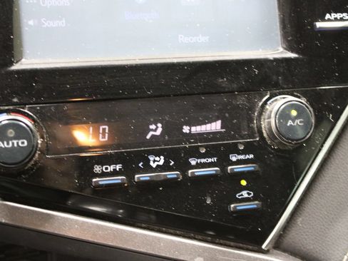 Used 2018 Toyota Camry SE FWD image 26