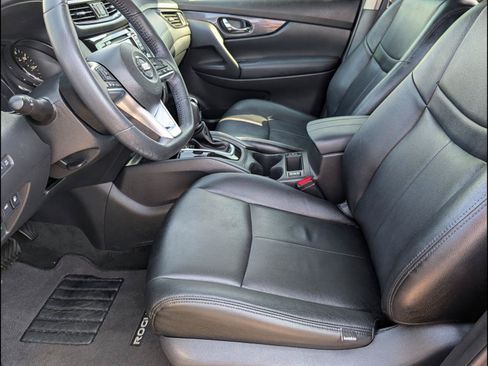 Used 2019 Nissan Rogue SV FWD image 11