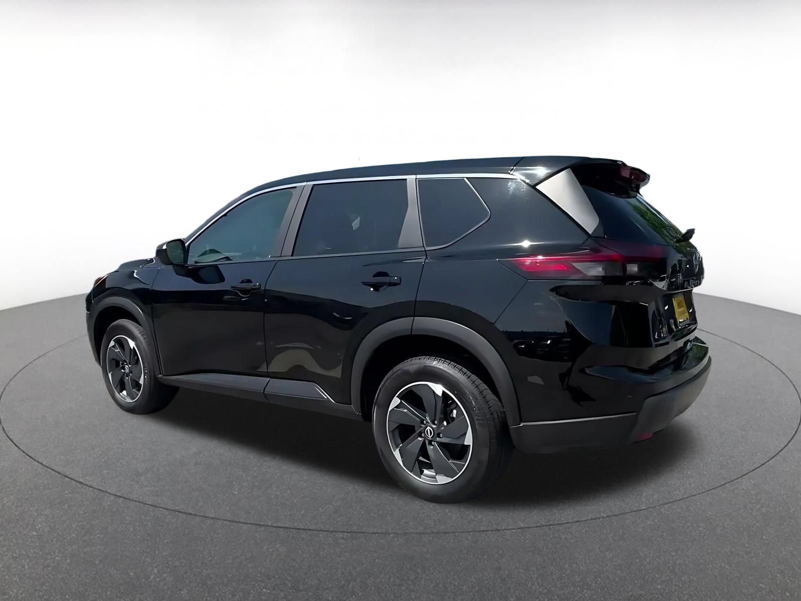 Used 2025 Nissan Rogue SV AWD/4WD image 9