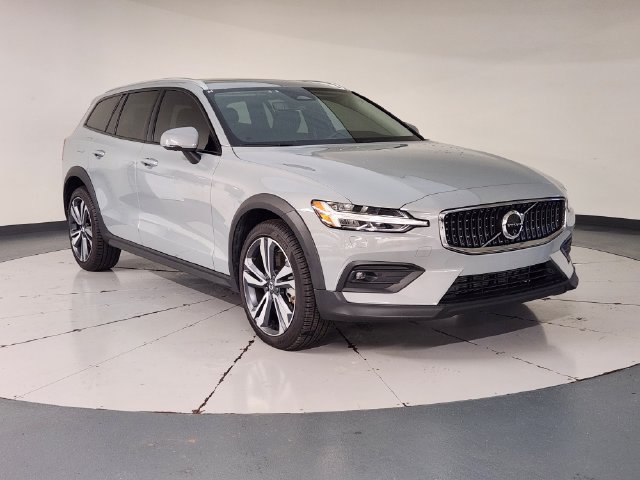 Certified 2026 Volvo V60 B5 Cross Country Plus w/ Protection Package Premier AWD/4WD image 7