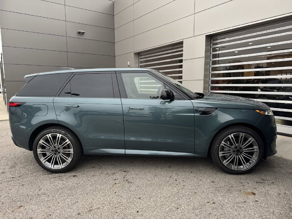 New 2027 Land Rover Range Rover Sport Dynamic SE AWD/4WD image 8