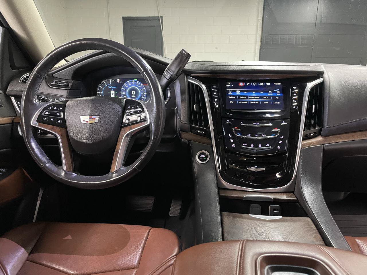 Used 2019 Cadillac Escalade Premium Luxury AWD/4WD image 26