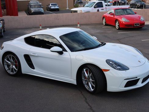 Used 2019 Porsche 718 Cayman S RWD image 11