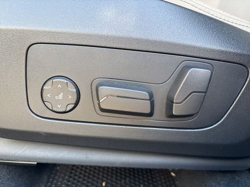 Used 2025 BMW X1 xDrive28i w/ Technology Package image 19