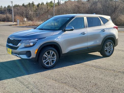 Used 2023 Kia Seltos LX image 1