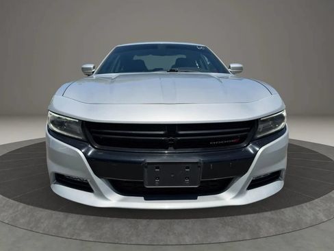 Used 2019 Dodge Charger SXT AWD/4WD image 2