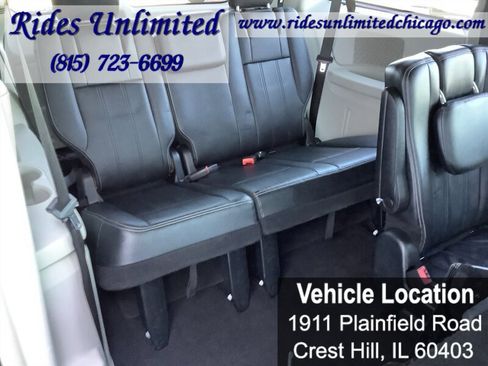Used 2014 Chrysler Town & Country Touring FWD image 33