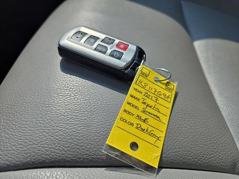 Used 2017 Toyota Sienna XLE Premium AWD/4WD image 13