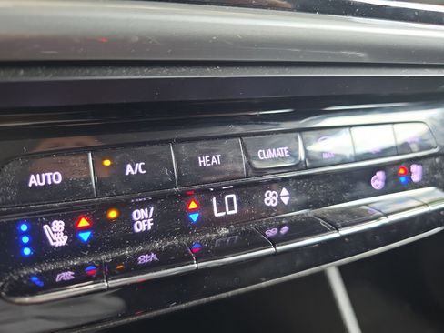 Used 2023 Chevrolet Bolt EUV Premier w/ Redline Edition image 14