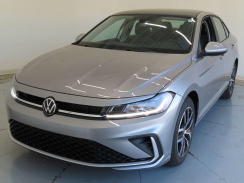 New 2026 Volkswagen Jetta SE FWD image 9