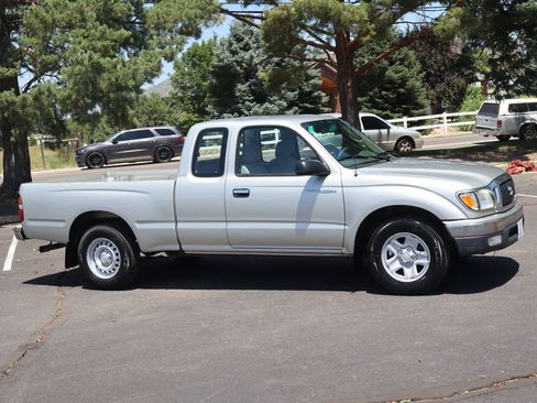 Used 2002 Toyota Tacoma 2WD Xtracab w/ SR5 Pkg w/ Chrome Pkg image 2