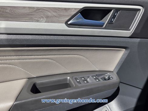 Used 2022 Volkswagen Atlas Cross Sport SE image 29