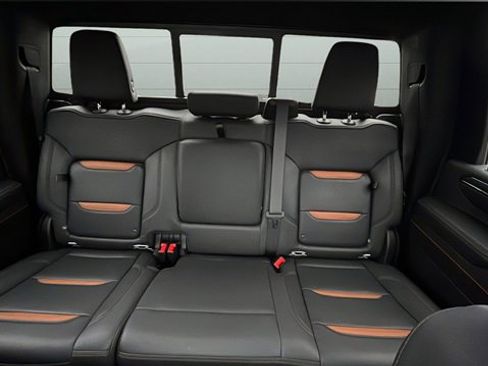 Used 2024 GMC Sierra 2500 AT4 w/ AT4 Preferred Package image 29