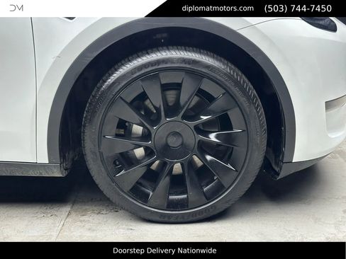 Used 2023 Tesla Model Y Long Range image 38