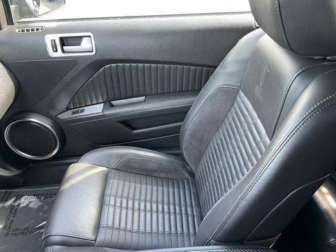 Used 2011 Ford Mustang Shelby GT500 RWD image 18