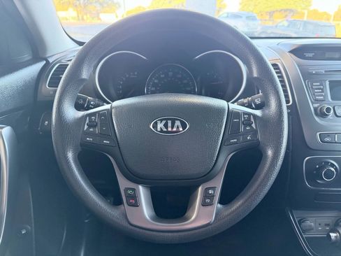 Used 2015 Kia Sorento LX image 19