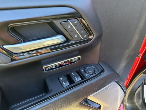 Used 2024 GMC Sierra 1500 AT4X image 12