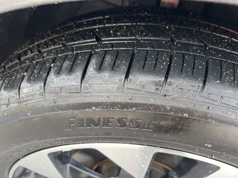 Certified 2024 Kia Carnival EX image 39