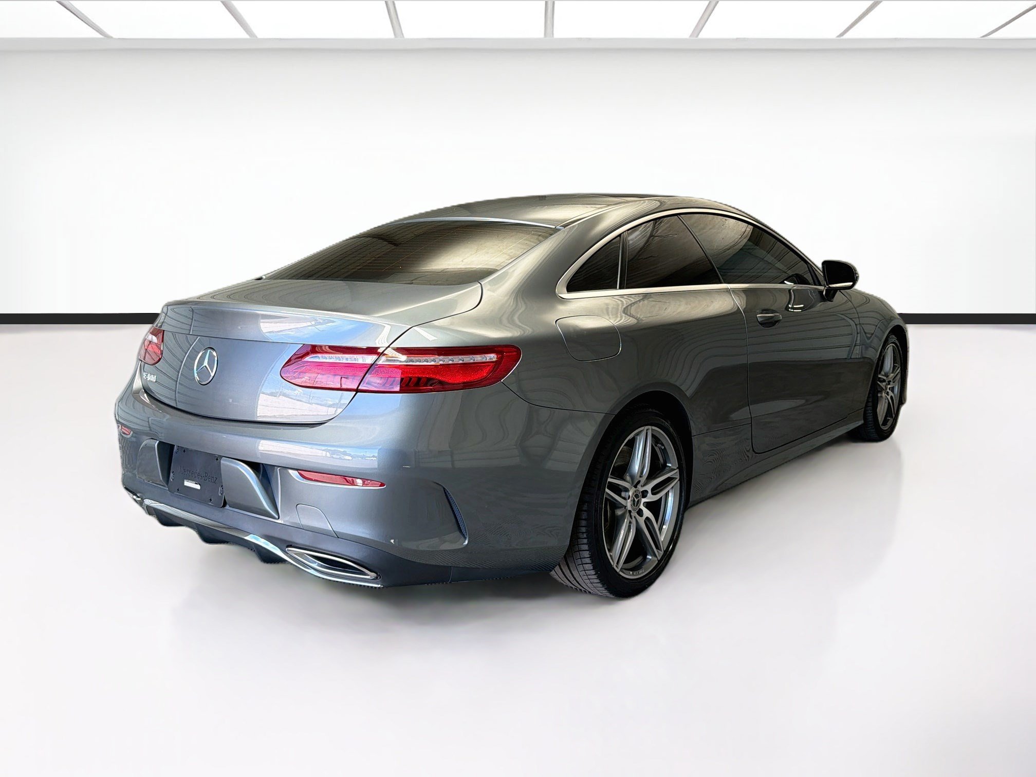 Used 2018 Mercedes-Benz E 400 Coupe image 4