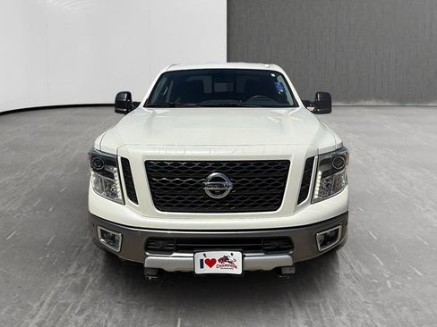 Used 2018 Nissan Titan PRO-4X w/ Pro-4x Convenience Package AWD/4WD image 8
