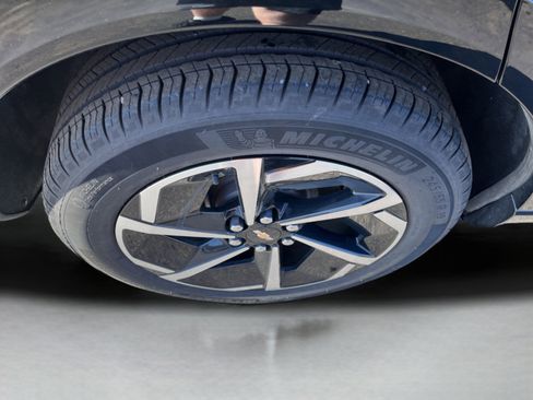 Used 2025 Chevrolet Equinox EV LT image 9