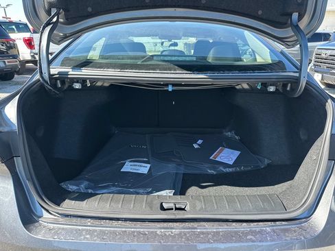 Used 2027 Nissan Sentra SR w/ Floor Mat Package FWD image 23