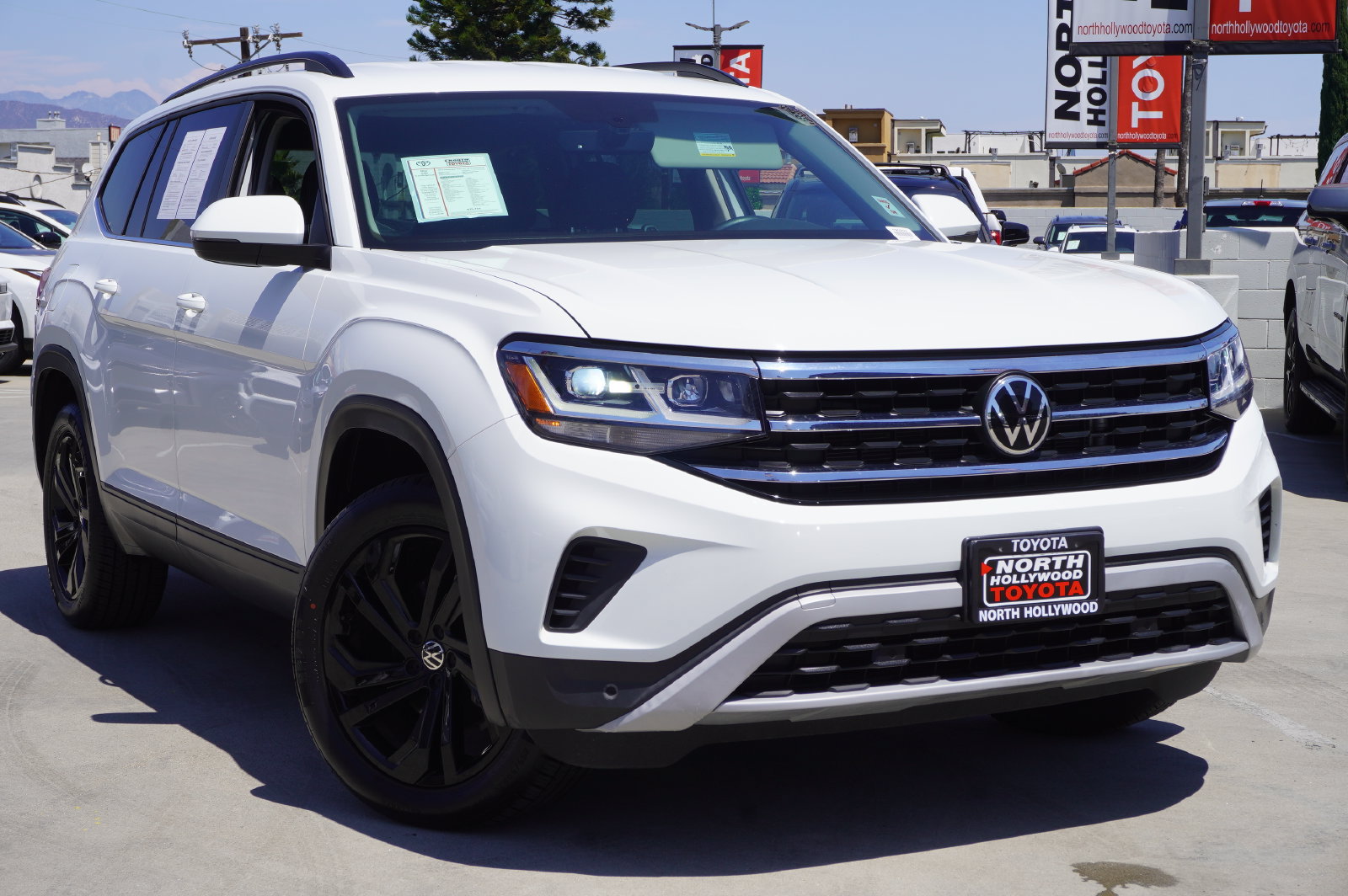 Used 2022 Volkswagen Atlas SE FWD image 2