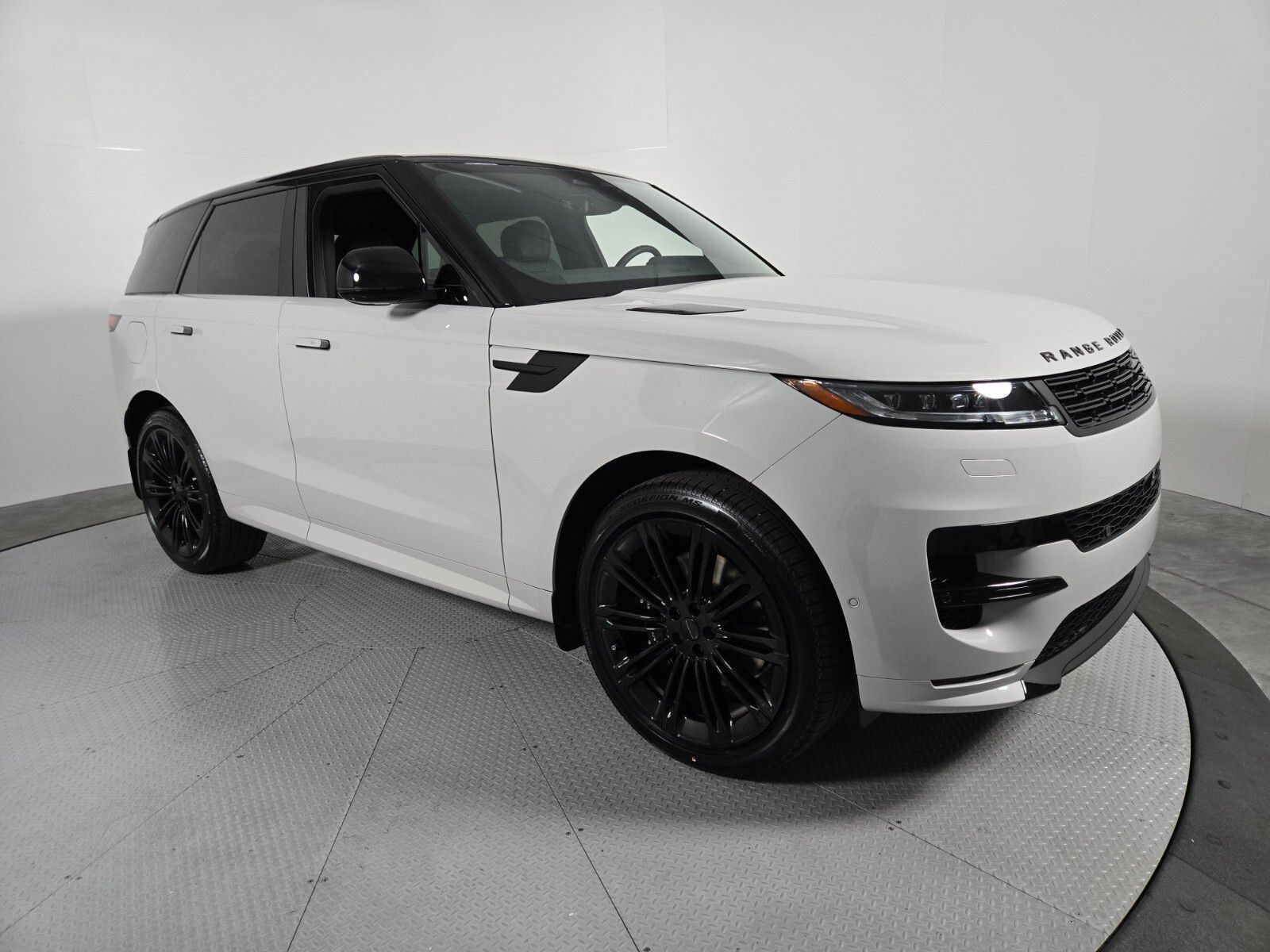 New 2026 Land Rover Range Rover Sport Dynamic SE AWD/4WD image 16