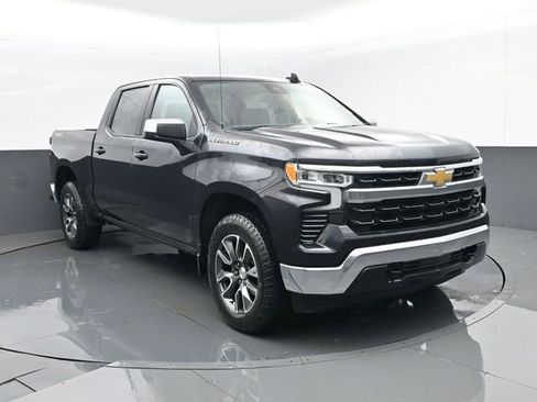 Used 2024 Chevrolet Silverado 1500 LT image 3