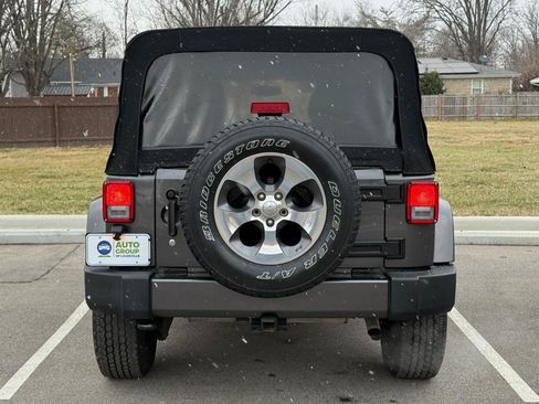 Used 2016 Jeep Wrangler Unlimited Sahara w/ Dual Top Group AWD/4WD image 6