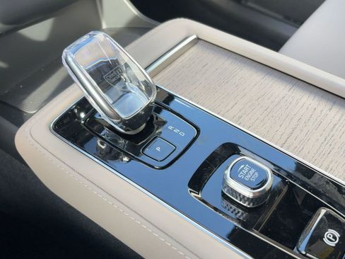 New 2026 Volvo XC90 T8 Plus w/ Protection Package Premier AWD/4WD image 18