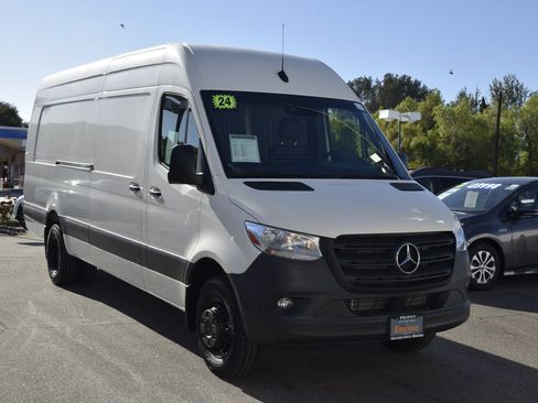 Used 2024 Mercedes-Benz Sprinter 3500 w/ Acoustic Package image 8