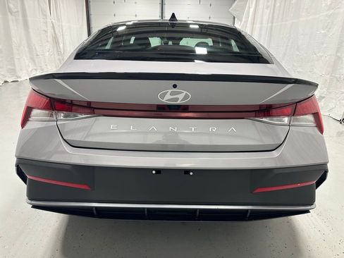 Used 2025 Hyundai Elantra Sport image 6