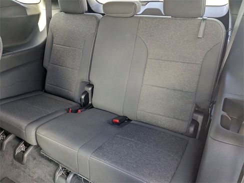 Used 2024 Chevrolet Traverse LT image 32