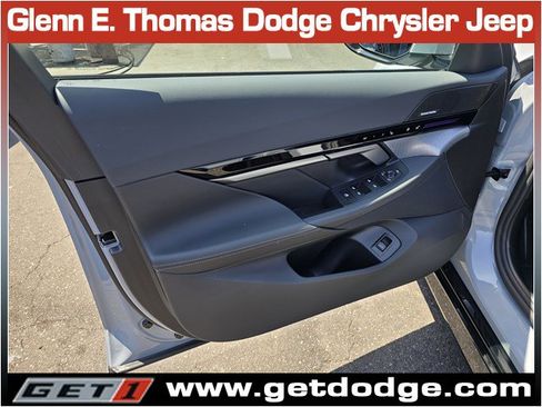 Used 2025 BMW 530i w/ M Sport Package RWD image 25