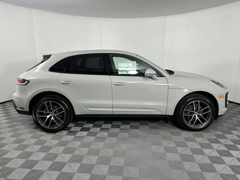 Certified 2025 Porsche Macan image 8